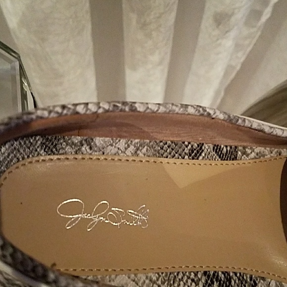 Jaclyn Smith shoes - Picture 3 of 4